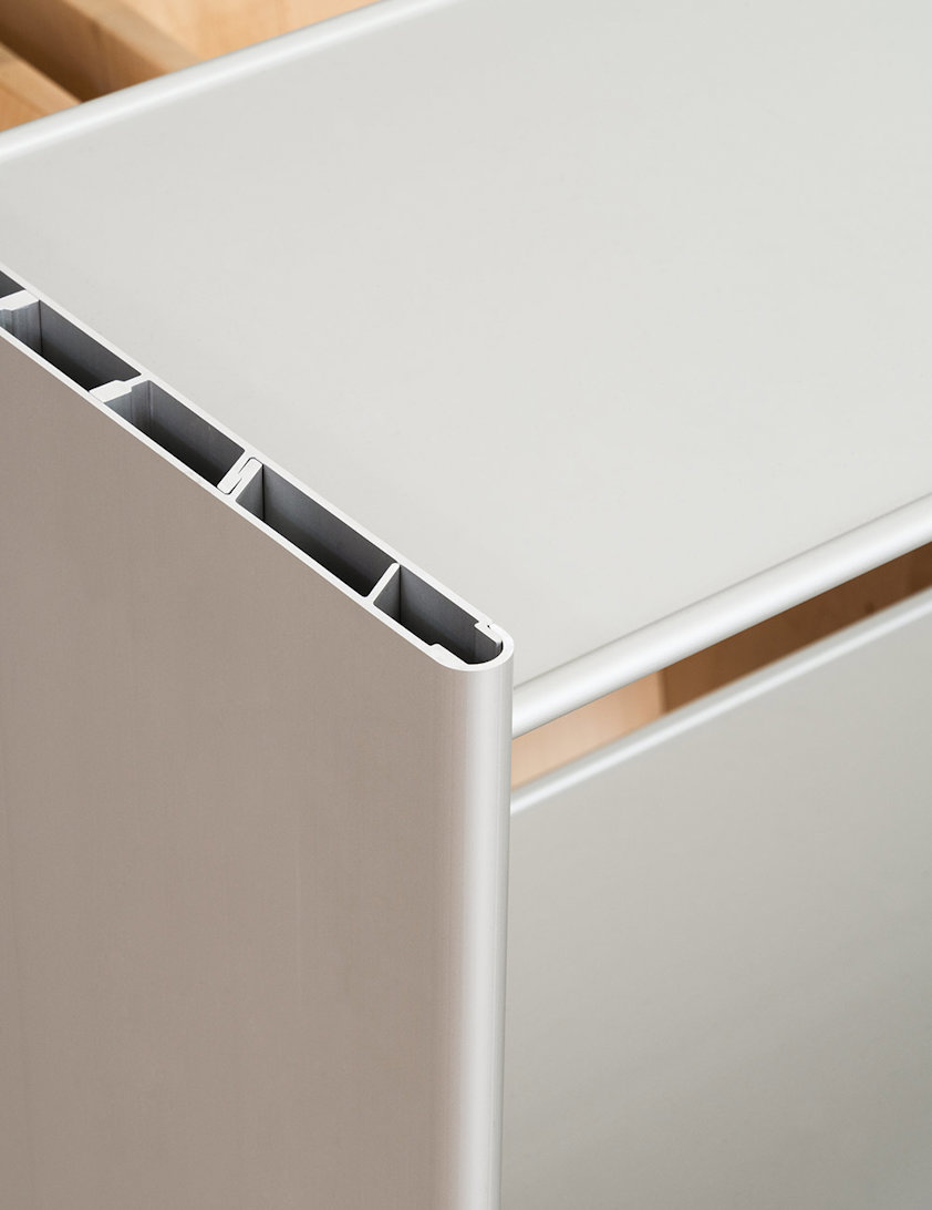 Hems hyllsystem i aluminium baserat på återvunna strängpressade aluminiumprofiler från Hydro