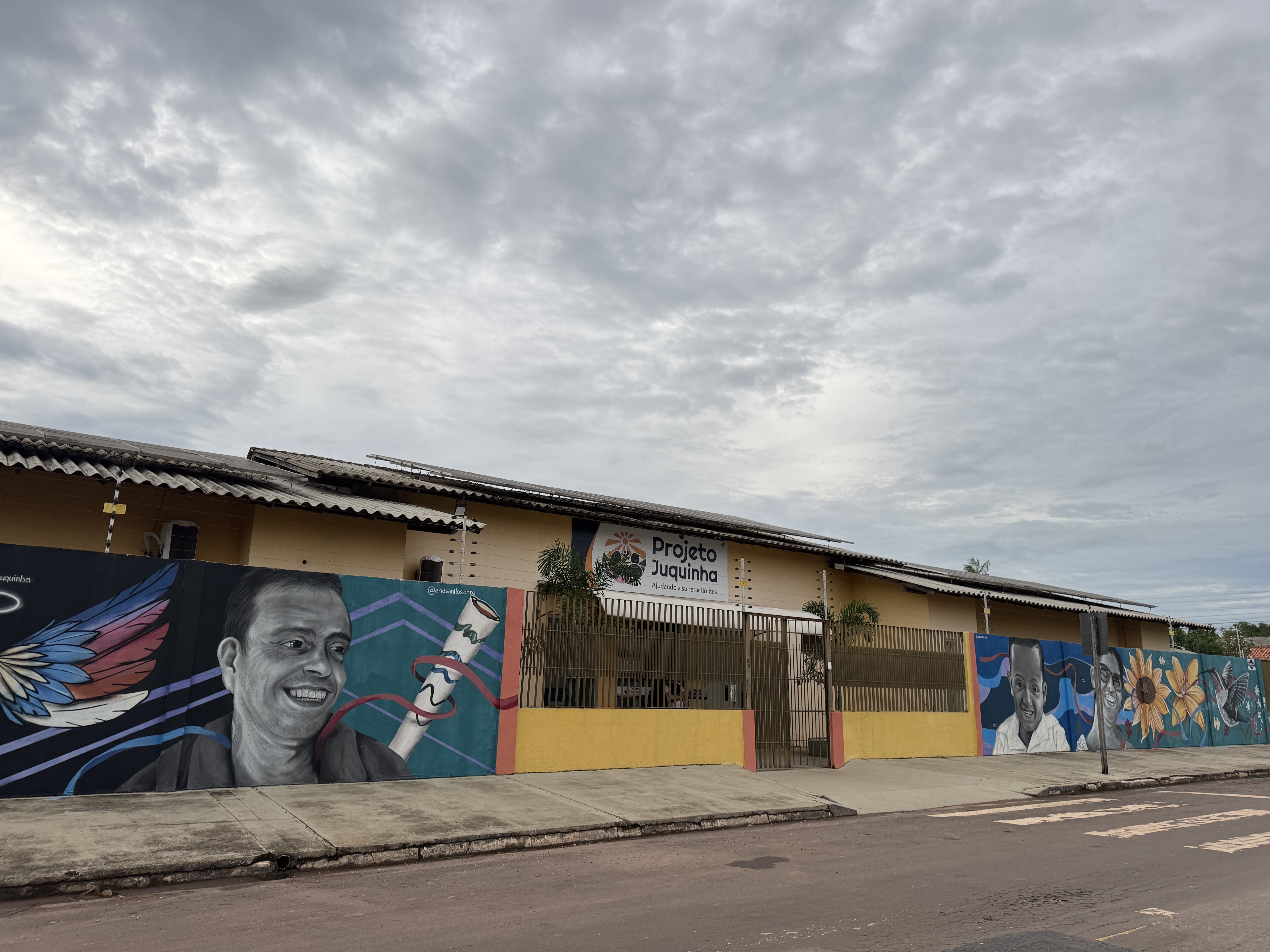 a building with graffiti on it