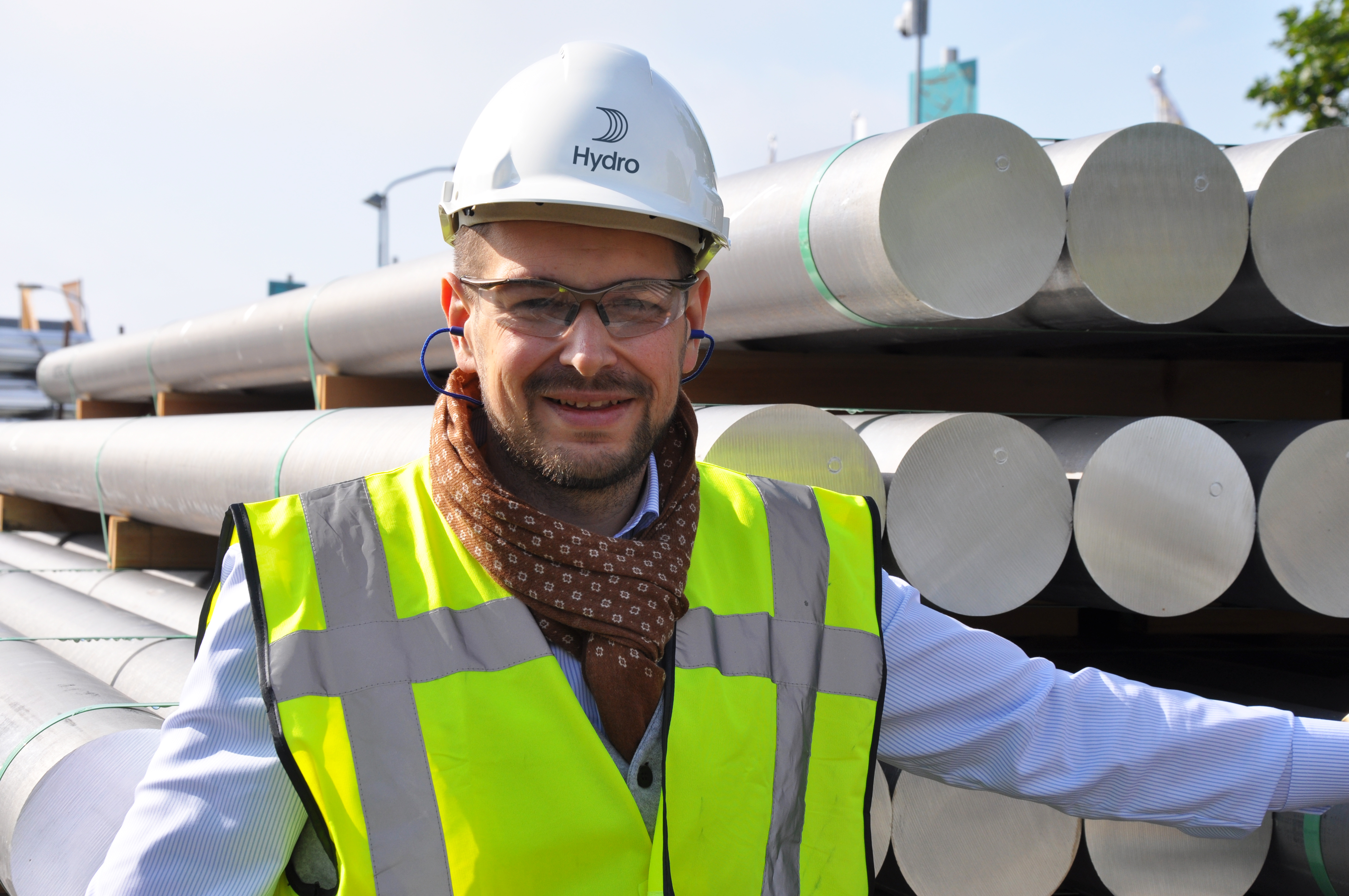 Portrait of Sacha Brandt in front of aluminium rods 